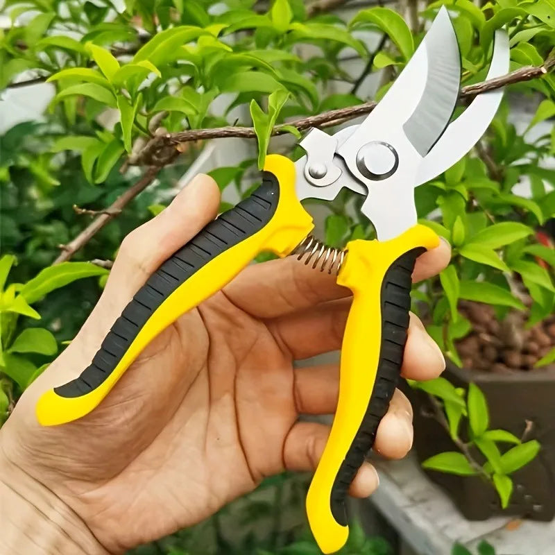 This gardening shear is super easy to use! A good helper for gardening, worry-free and practical gardening hinge and gardening